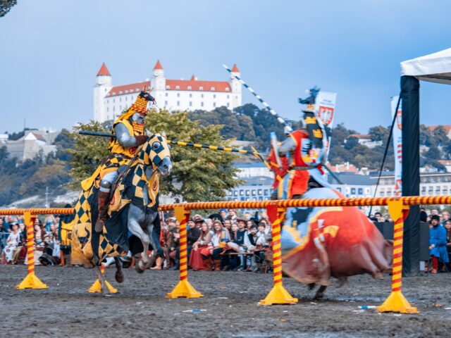A sneak peek of what's coming this weekend. 👑
Bratislava Coronation Days kick off in just a few days and the Old Town is already getting its royal makeover. See you there?
📅 24–26 July

 #visitbratislava #thisisslovakia #thisisbratislava