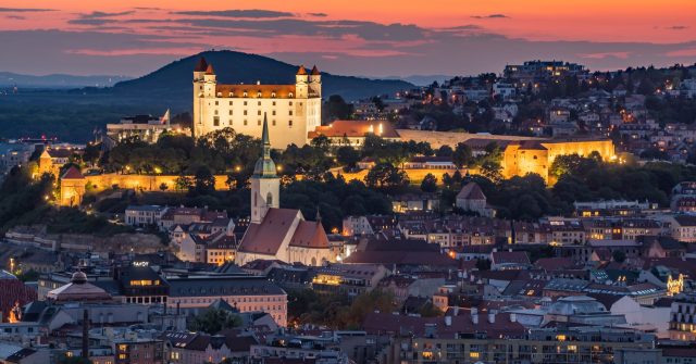 Bratislava at night
When the sun goes down, Bratislava lights up. ✨
#bratislava #visitbratislava #bratislavacity