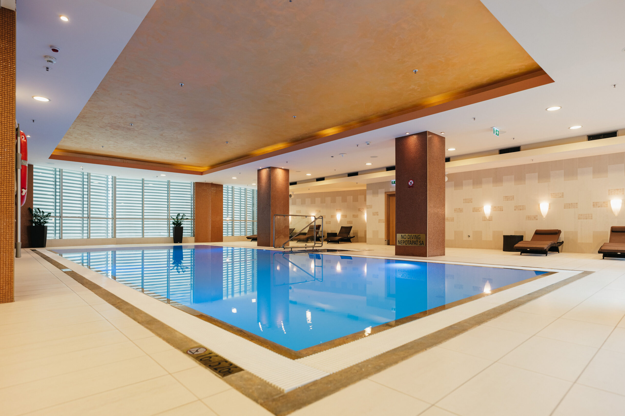 pool doubletree by hilton